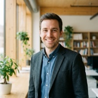 Портрет довольного клиента Александра